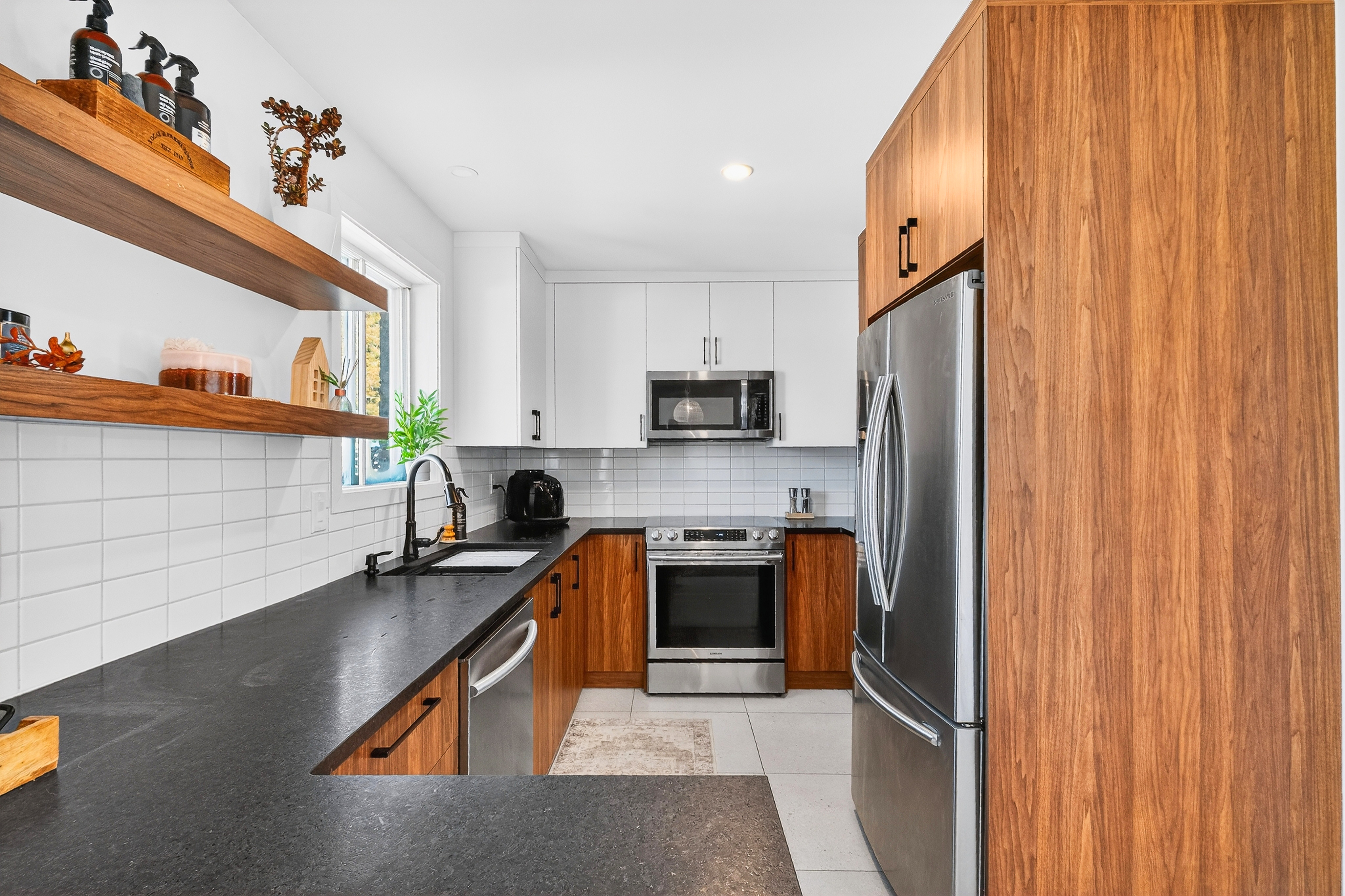 HDR kitchen photography Montreal real estate