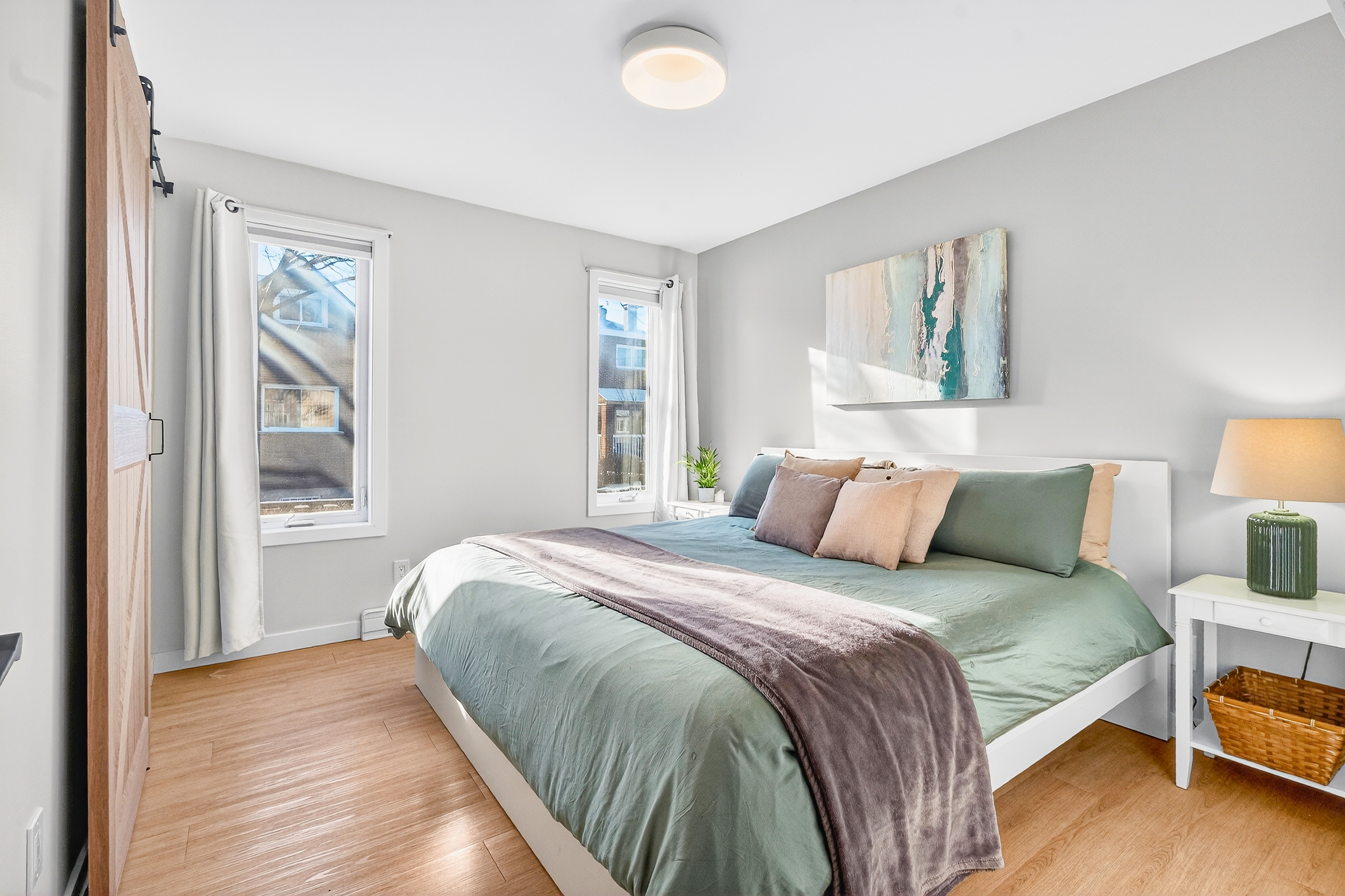 Real estate bedroom photography Montreal