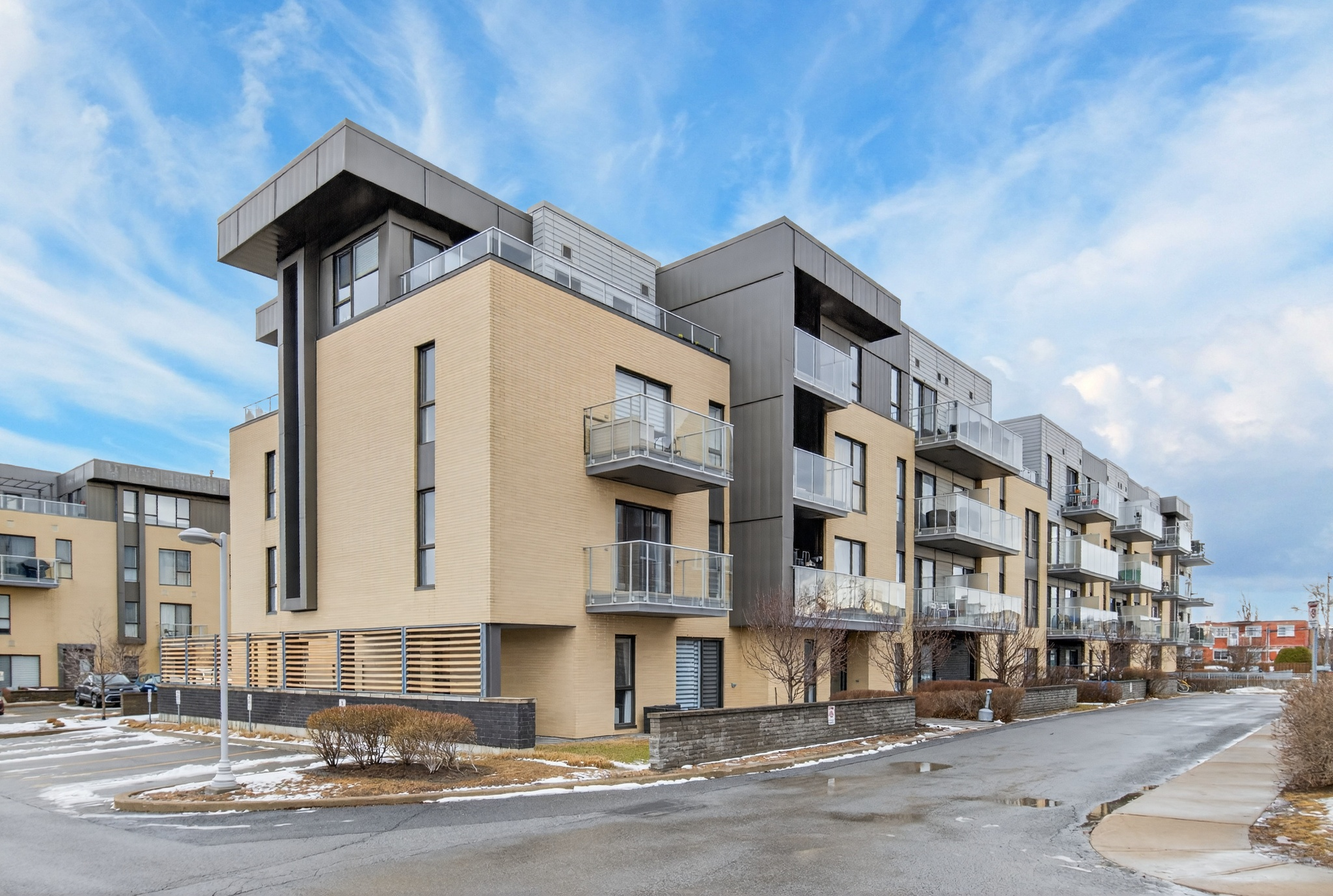 Real estate photography Montreal - living room HDR